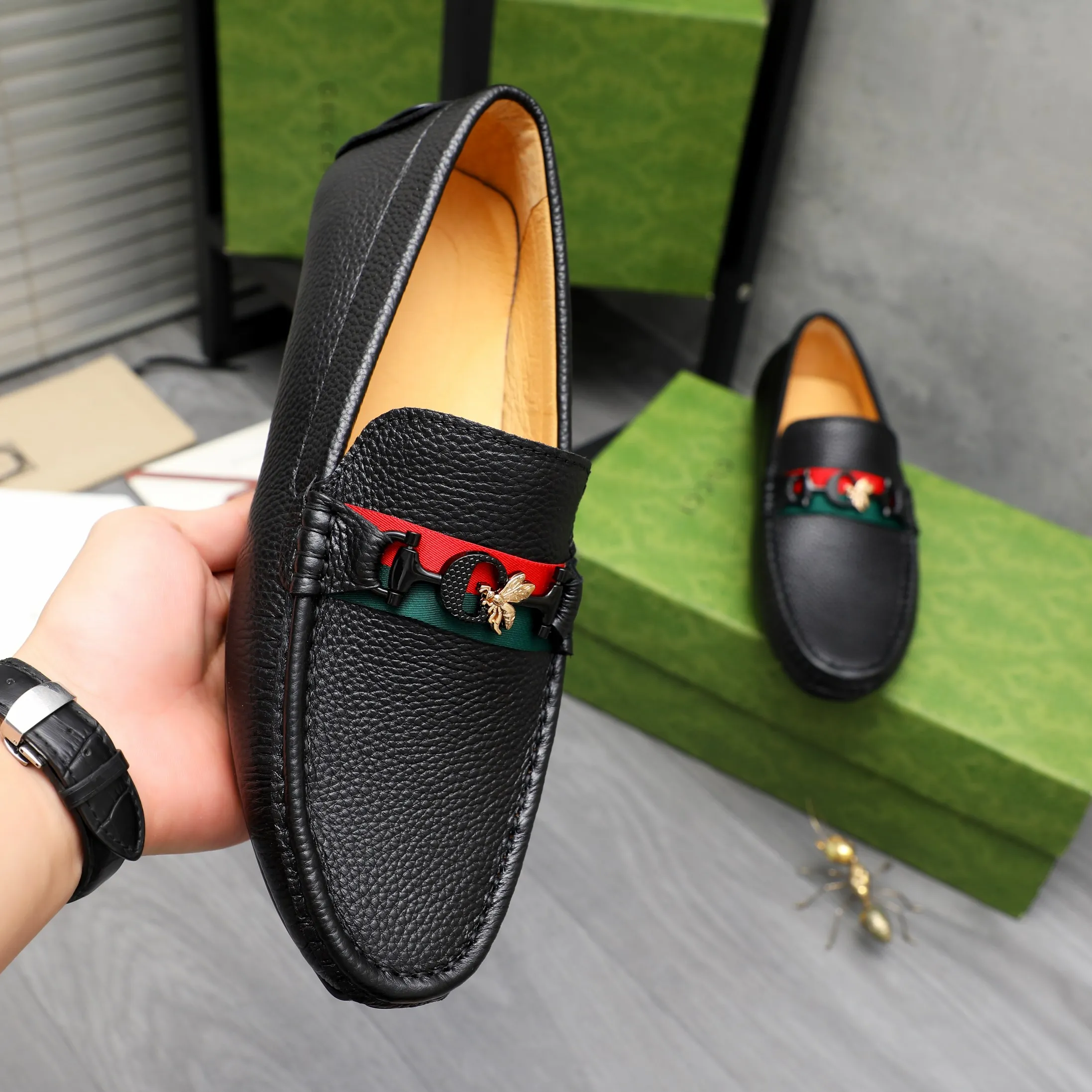 Men's shoes 💰360 Product trademark: GUCCI "Gucci" casual slip-on men's shoes Regular size: 38-45 Product materials: Selected pebbled cowhide upper, pigskin lining, rubber outsole